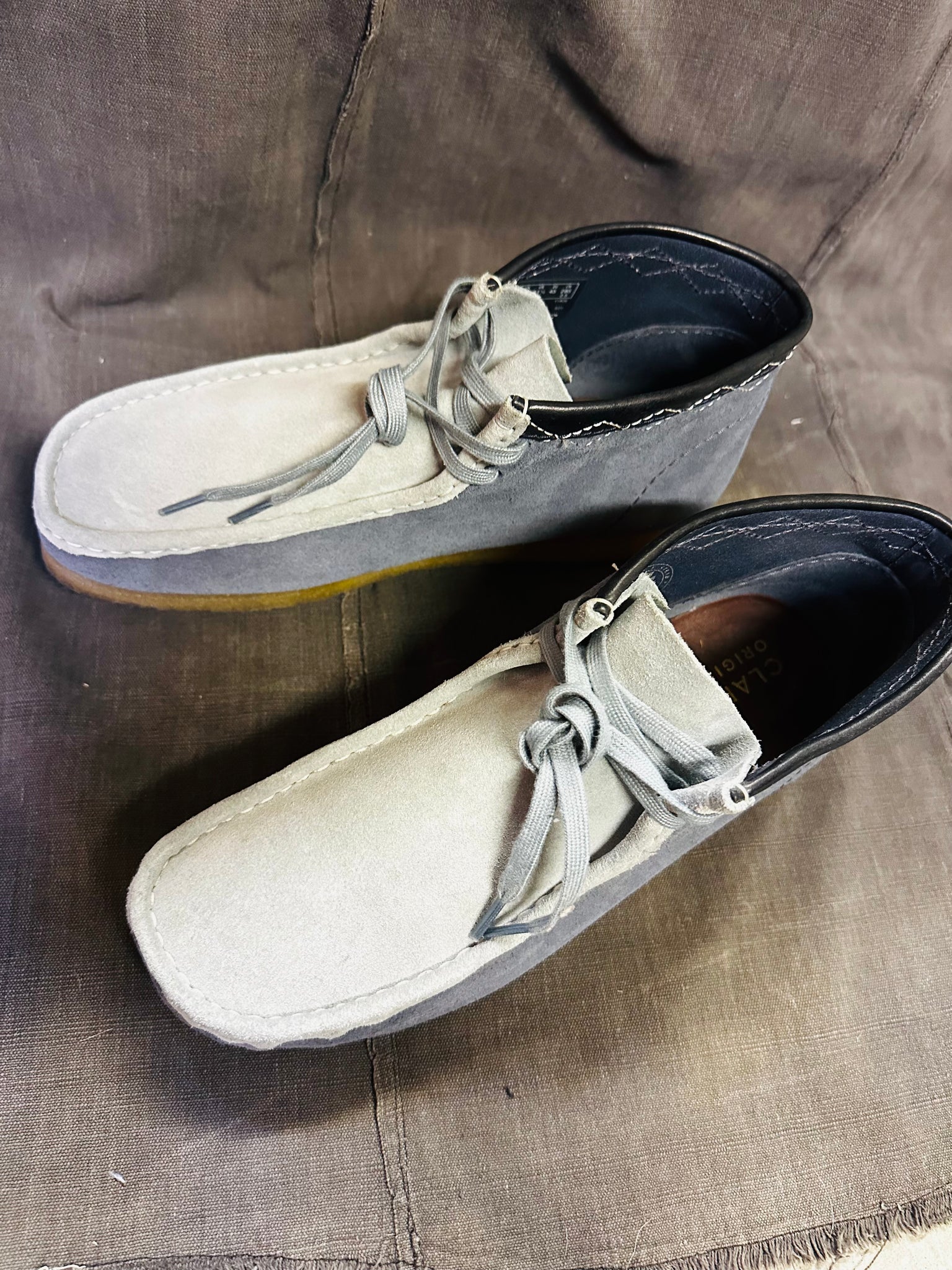 CLARKS WALLABEES - 11.5 RARE
