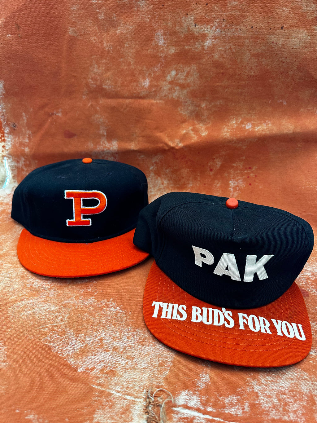 2 VINTAGE PAK - SNAPBACKS - NEW ERA