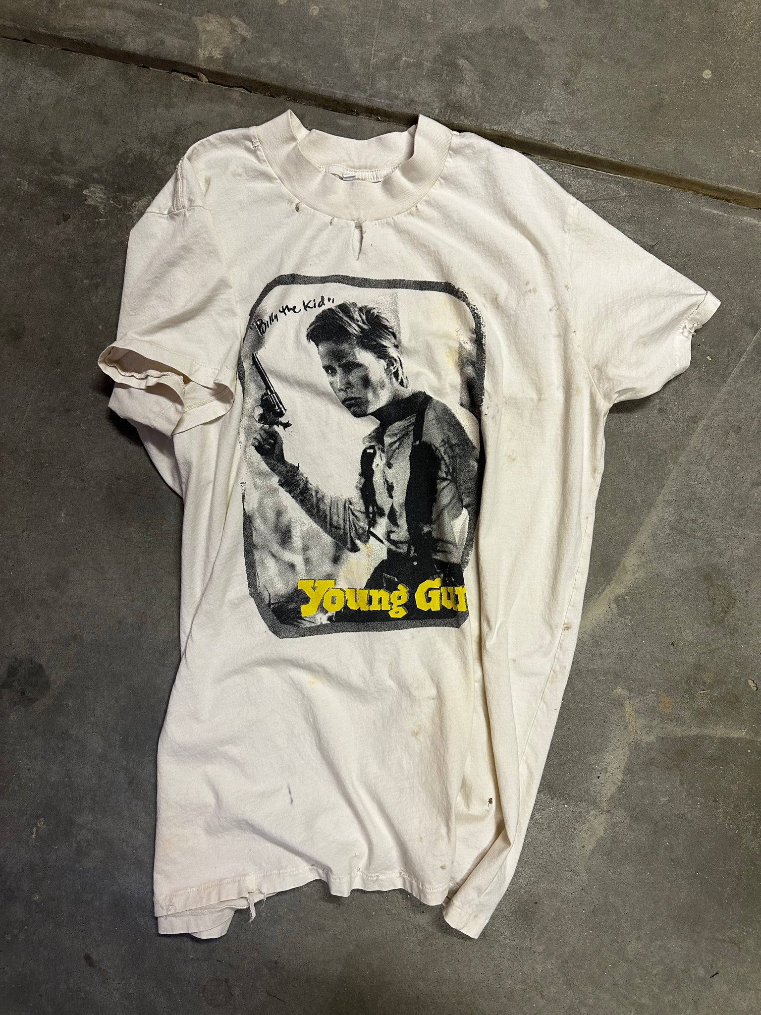DISTRESSED BEATEN - YOUNG GUNS - MENS M