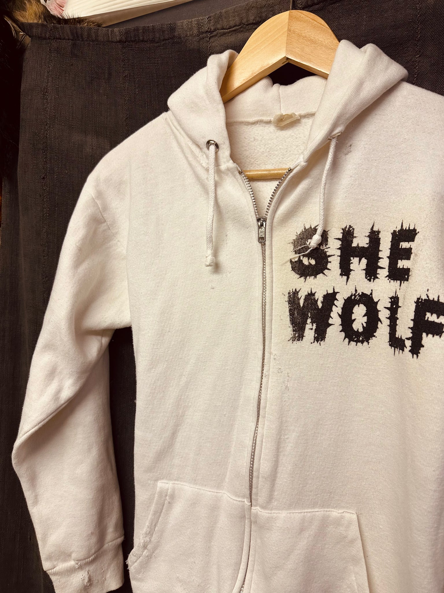 VINTAGE - SHE WOLF HOODIE - WOMENS S/M