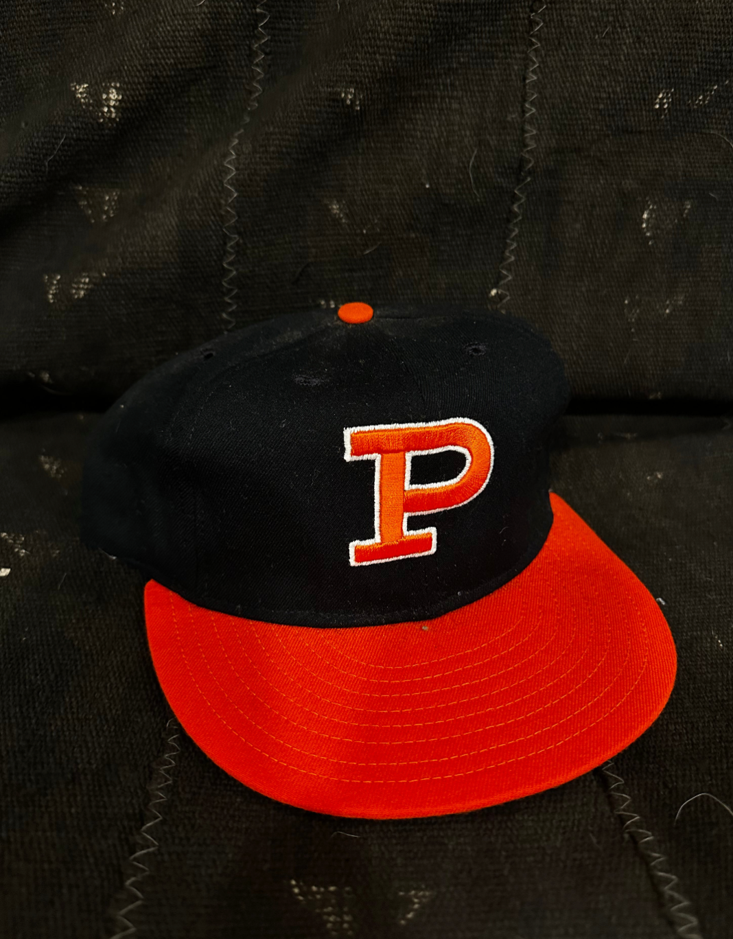2 VINTAGE PAK - SNAPBACKS - NEW ERA